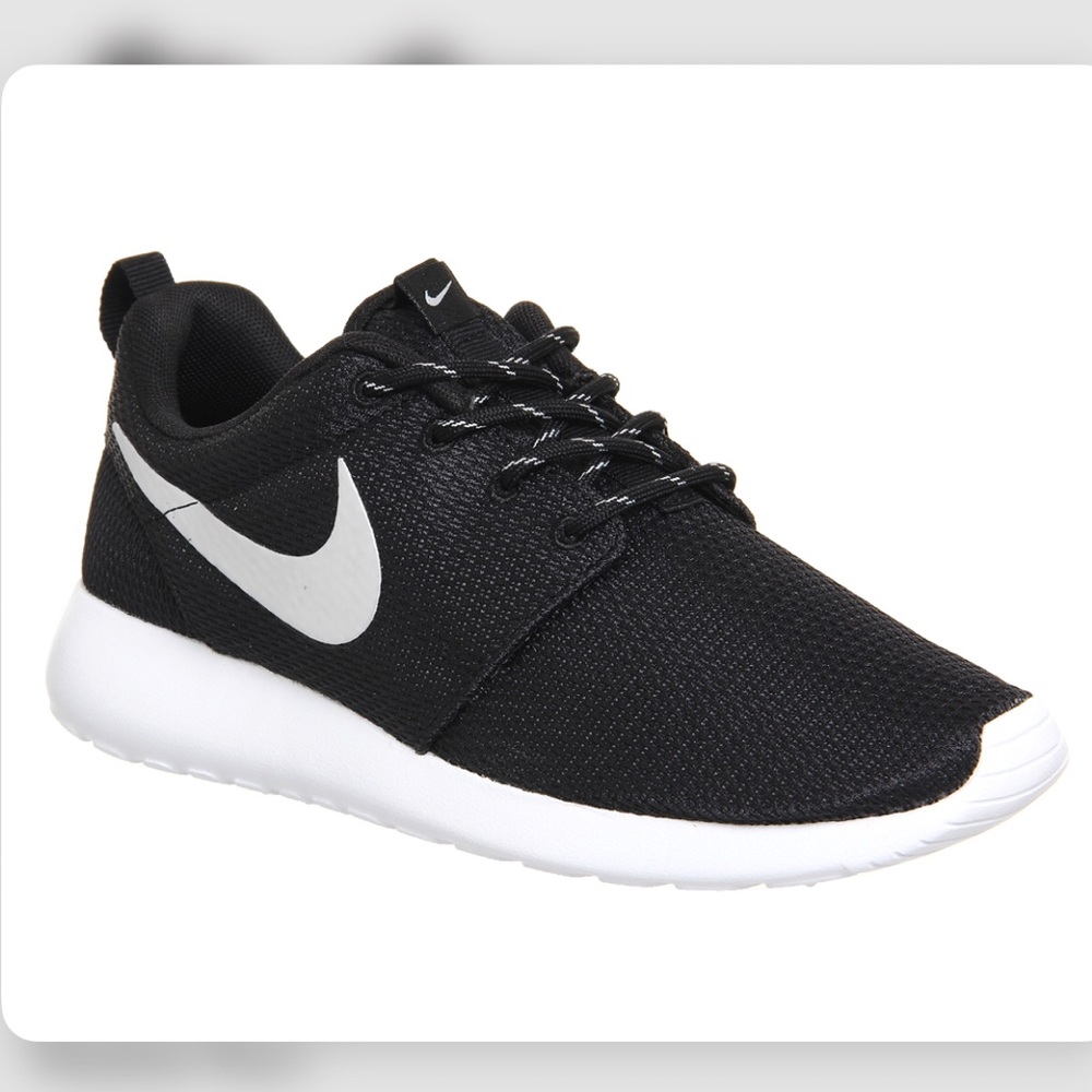 Nike Black and White Roshe Run